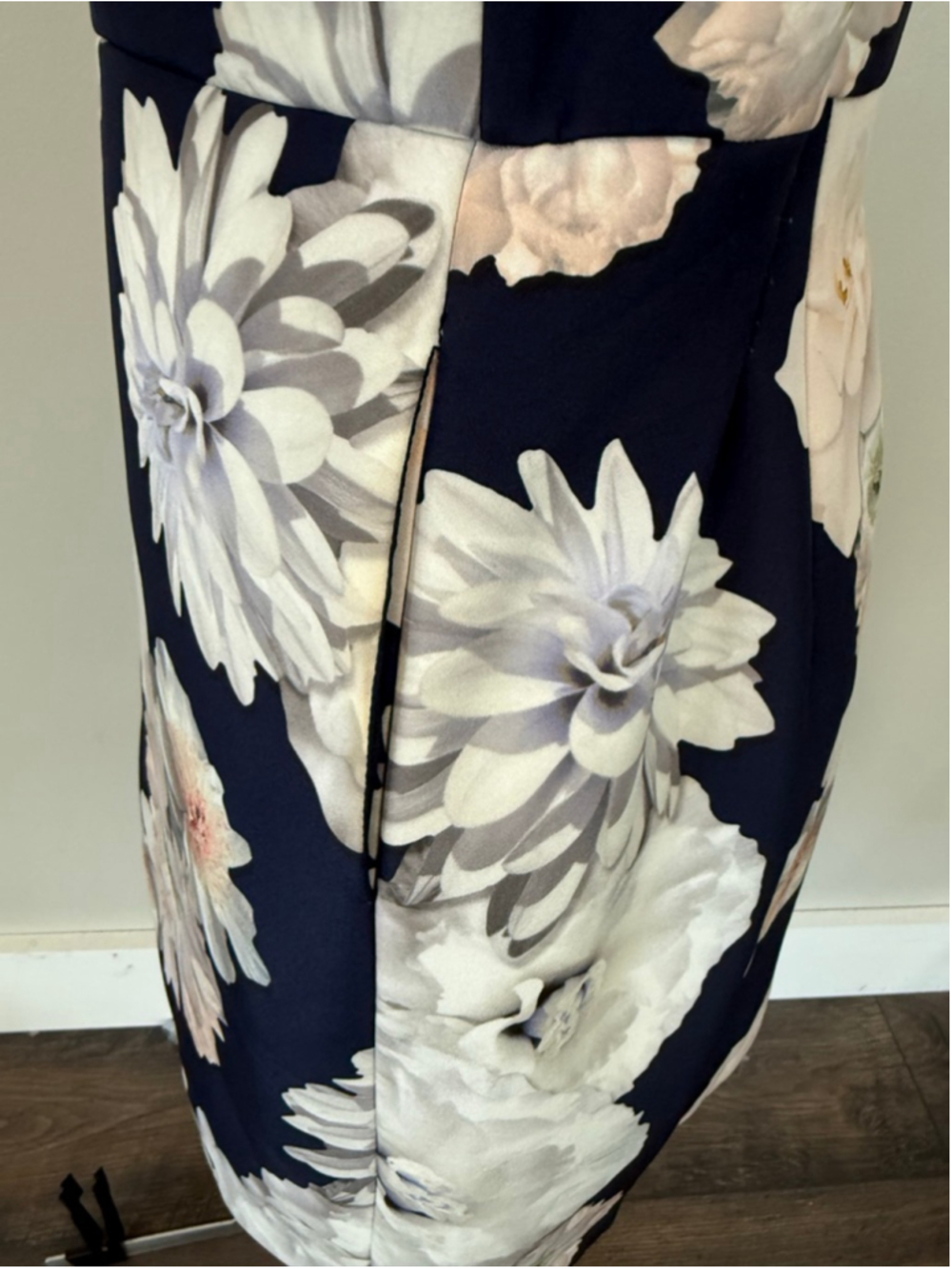 "House of Cards" or "Illuminati" Finders Keepers Navy Floral Summer Large - Picture 2 of 4